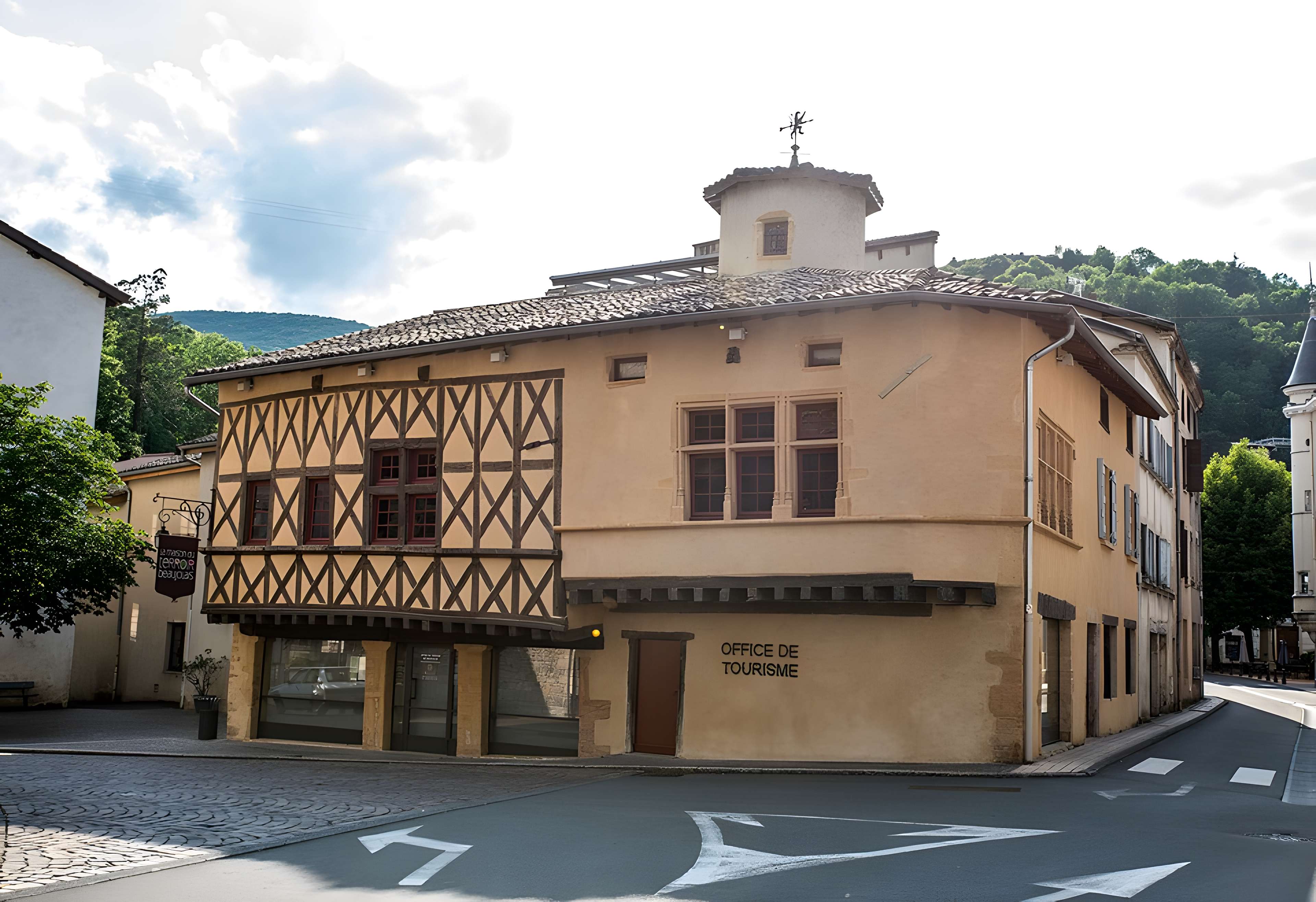 Maison à pans de bois, 54 Rue de la République à Beaujeu