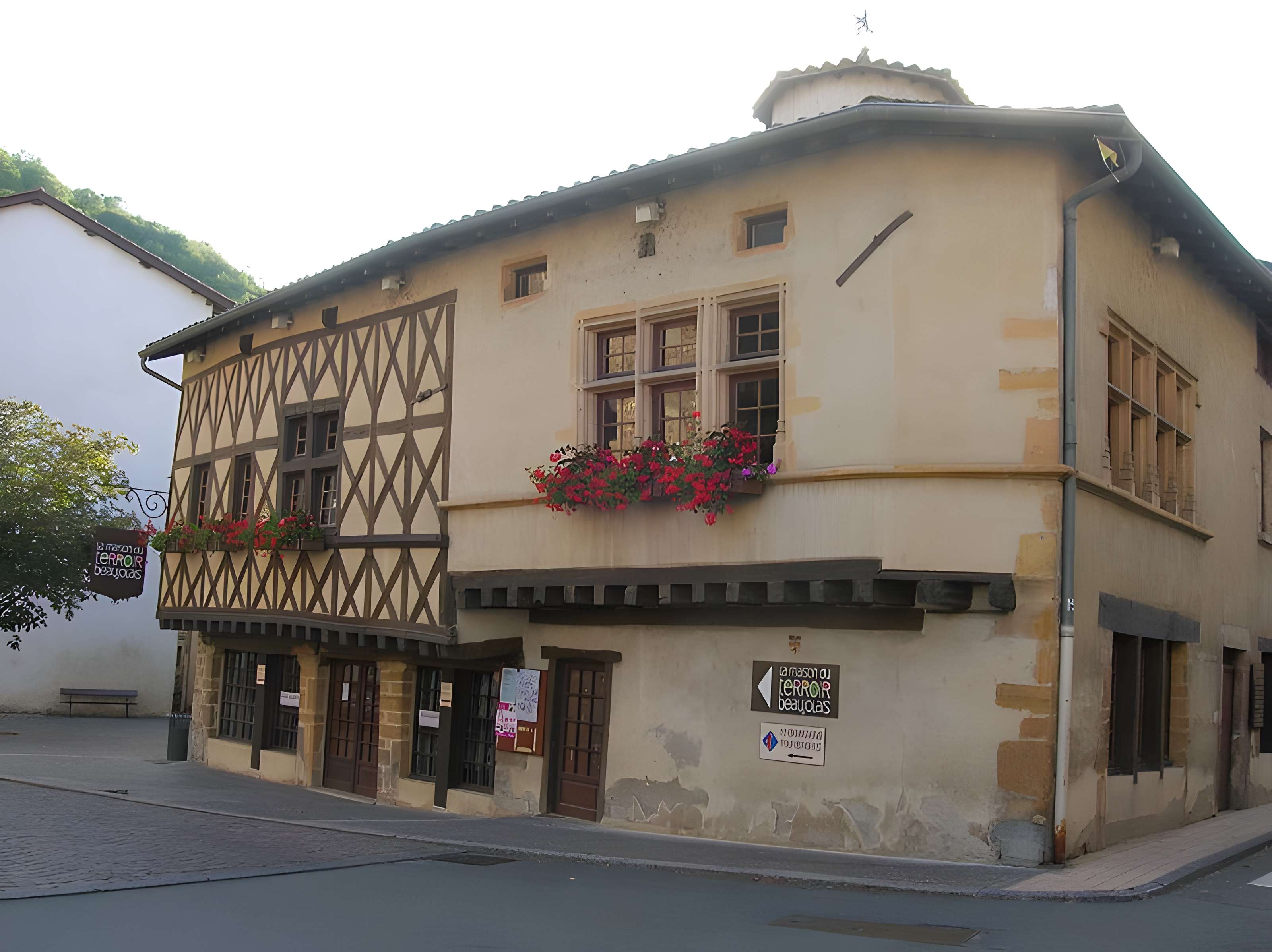 Maison à pans de bois, 54 Rue de la République à Beaujeu