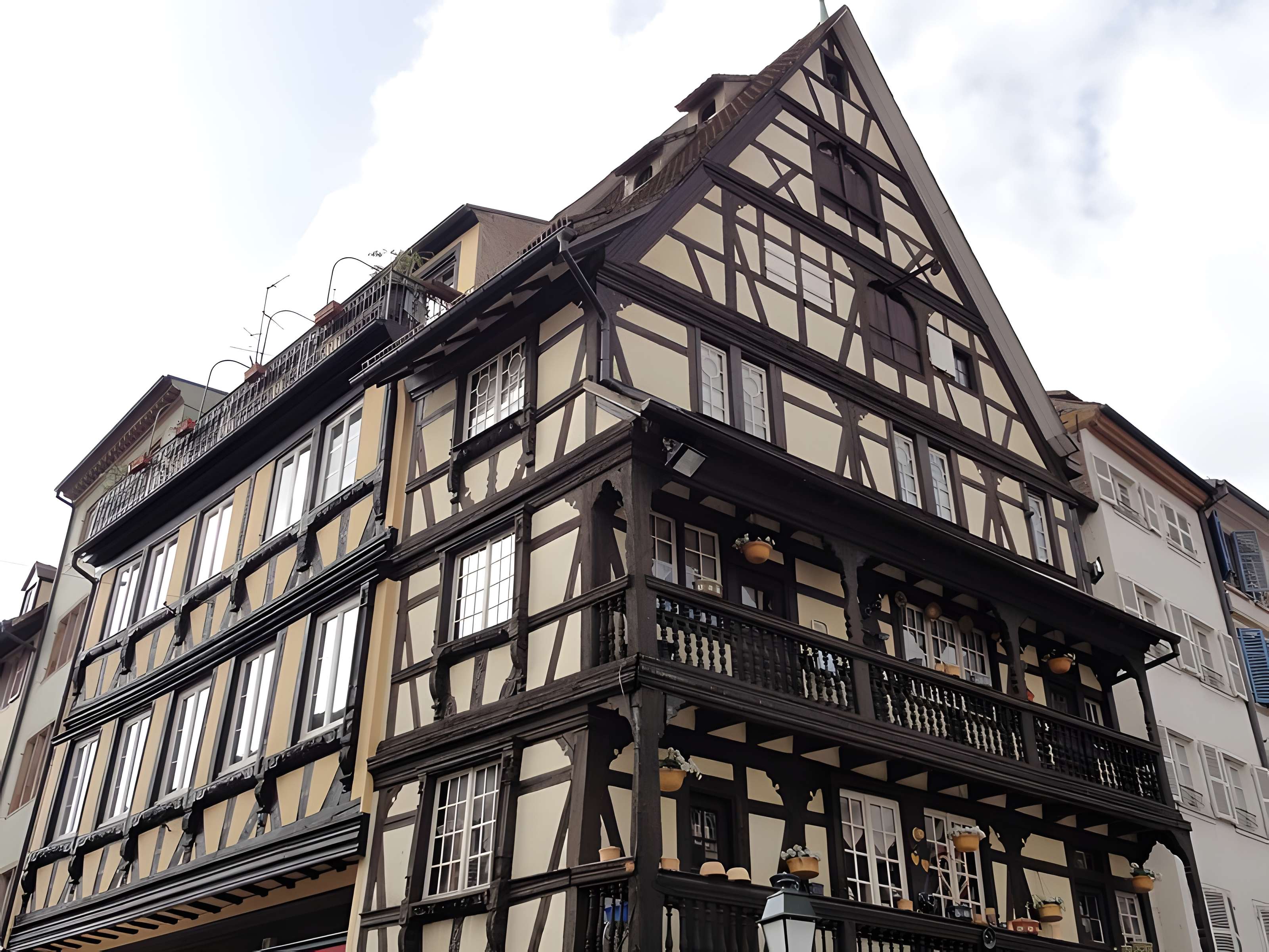 Maison au 1 Place du Marché-aux-Cochons-de-Lait à Strasbourg