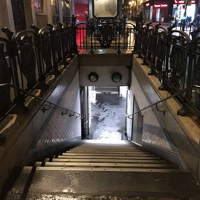 Photo de Métropolitain, station Quatre-Septembre