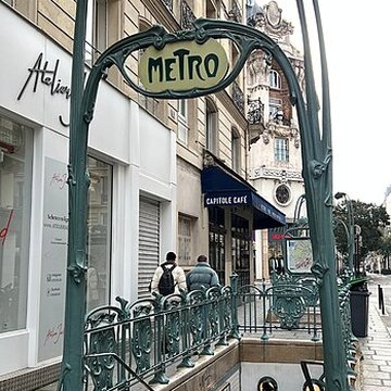 Métropolitain, station Quatre-Septembre