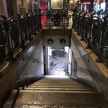 Métropolitain, station Quatre-Septembre