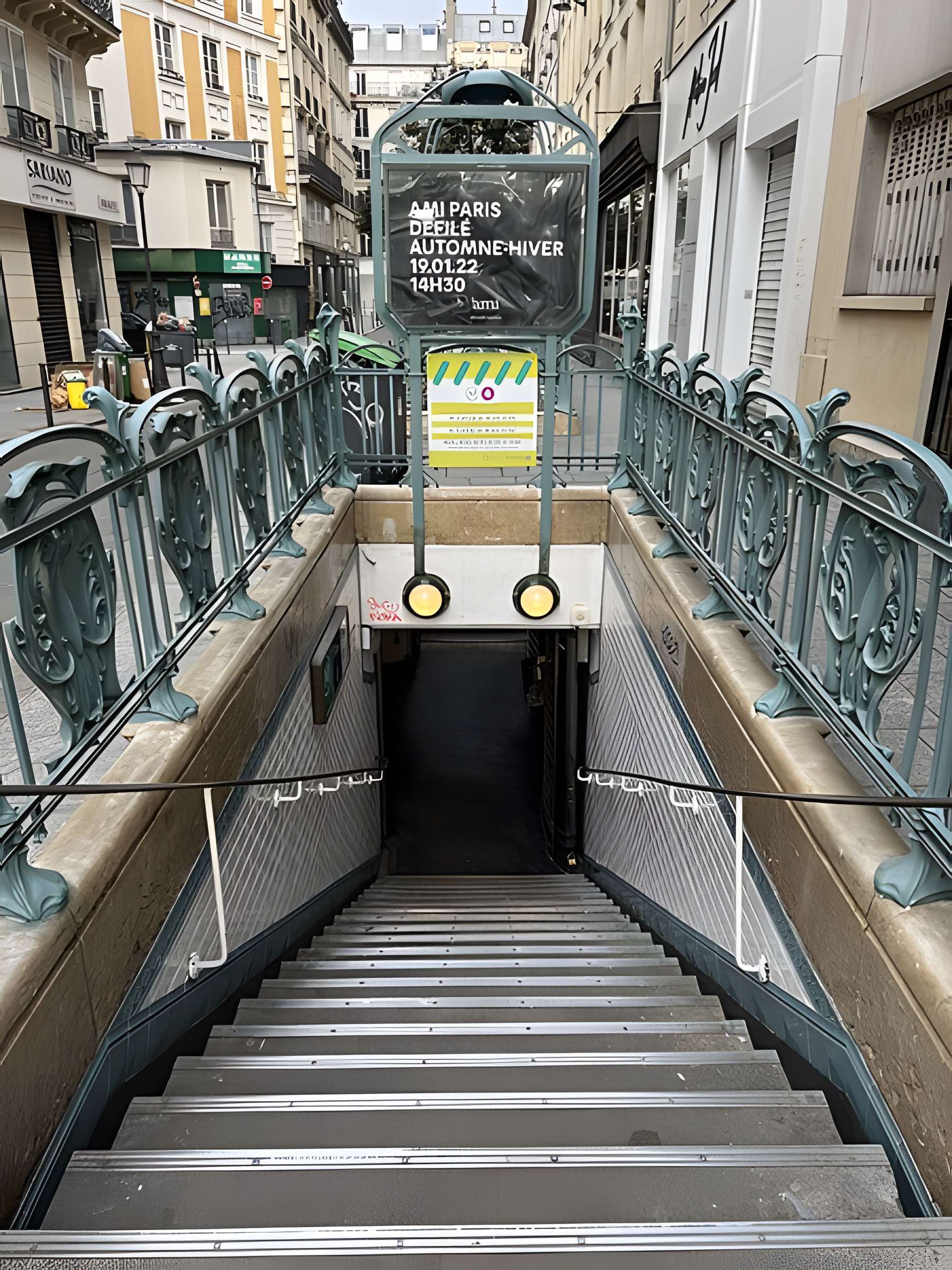 Métropolitain, station Quatre-Septembre