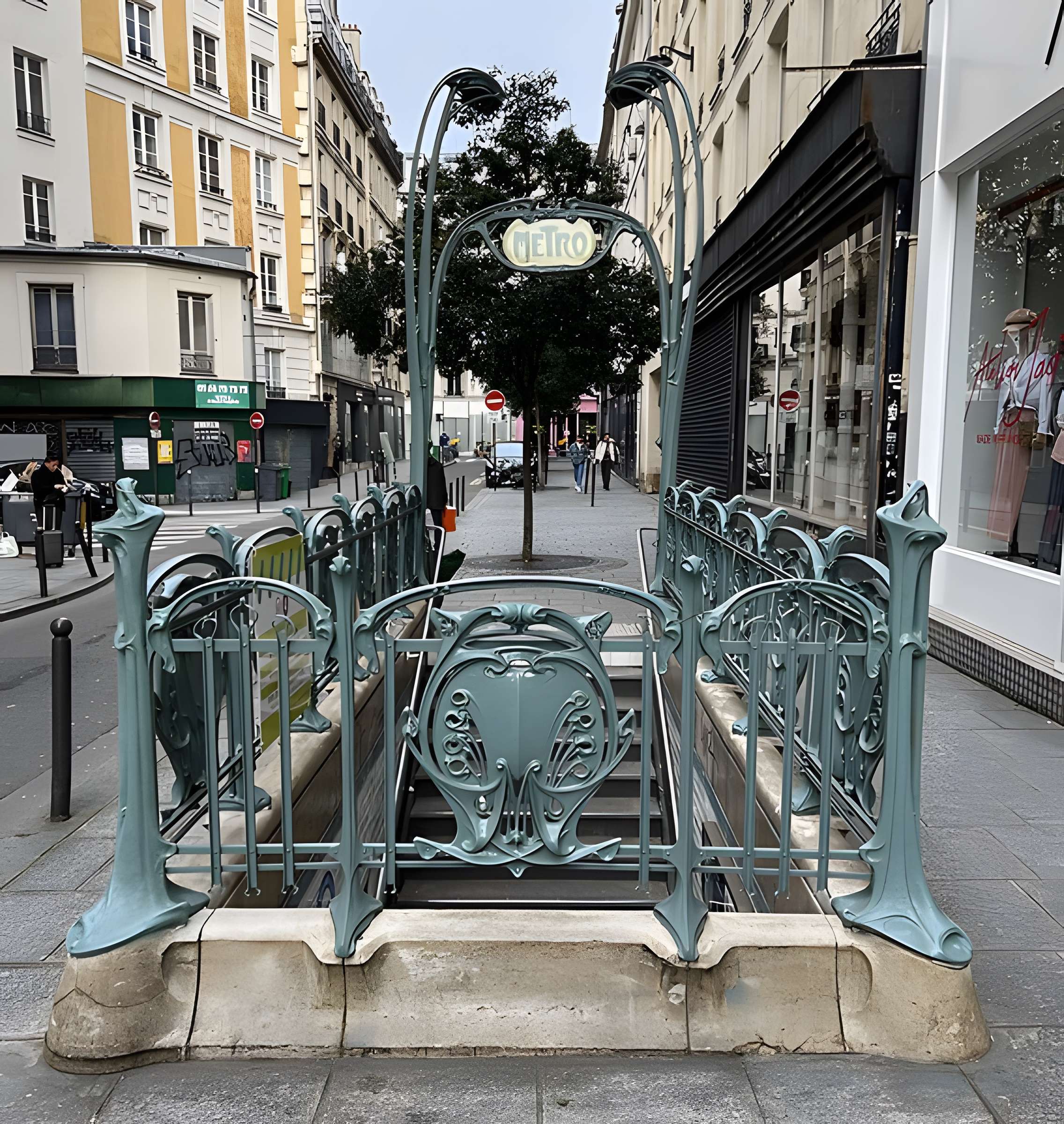 Métropolitain, station Quatre-Septembre