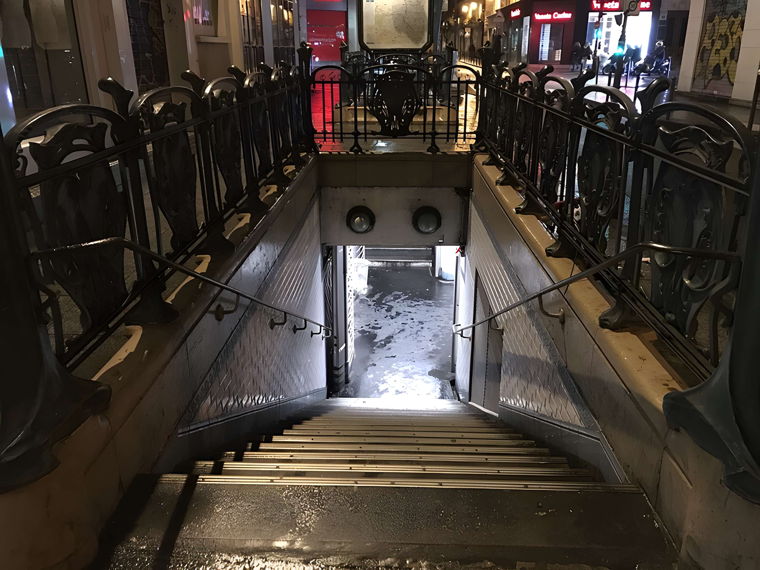 Métropolitain, station Quatre-Septembre