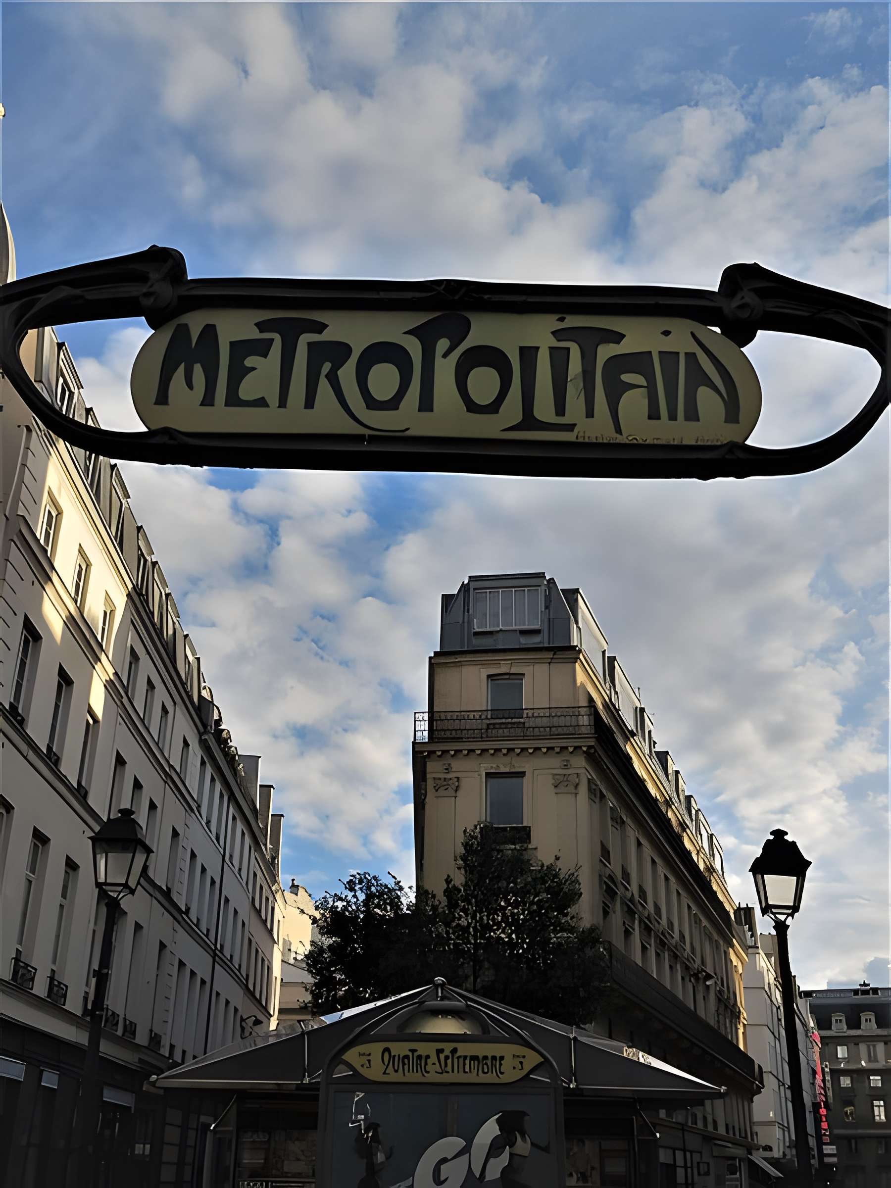 Métropolitain, station Quatre-Septembre