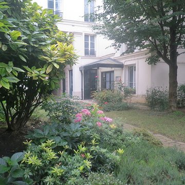 Hôtel, au fond du jardin