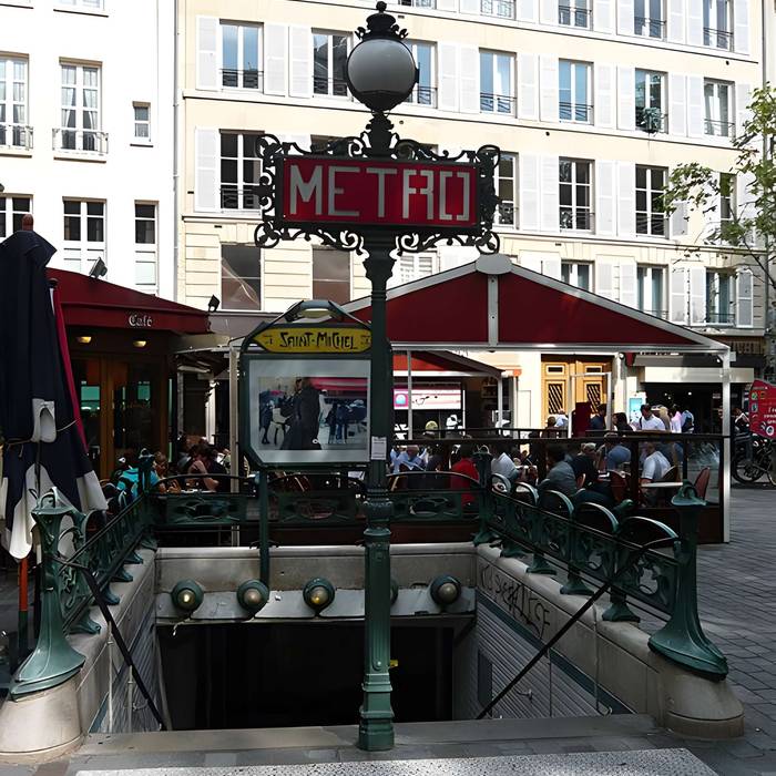Photo de Métropolitain, station Saint-Michel