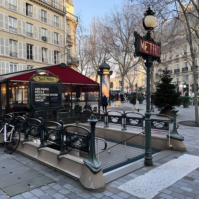 Photo de Métropolitain, station Saint-Michel