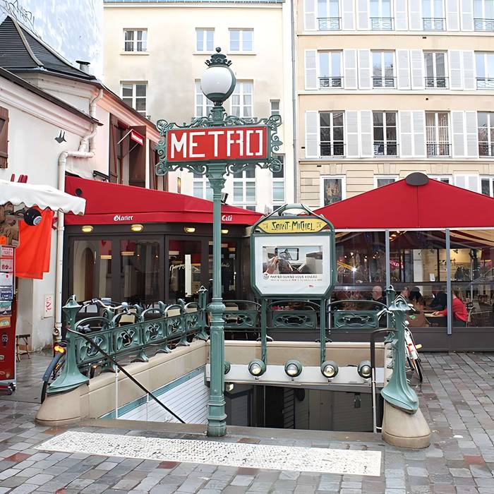 Photo de Métropolitain, station Saint-Michel