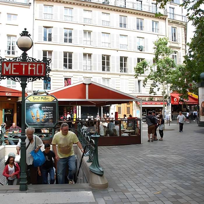 Photo de Métropolitain, station Saint-Michel