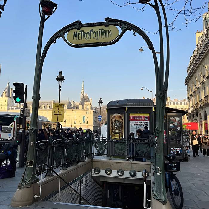 Photo de Métropolitain, station Saint-Michel