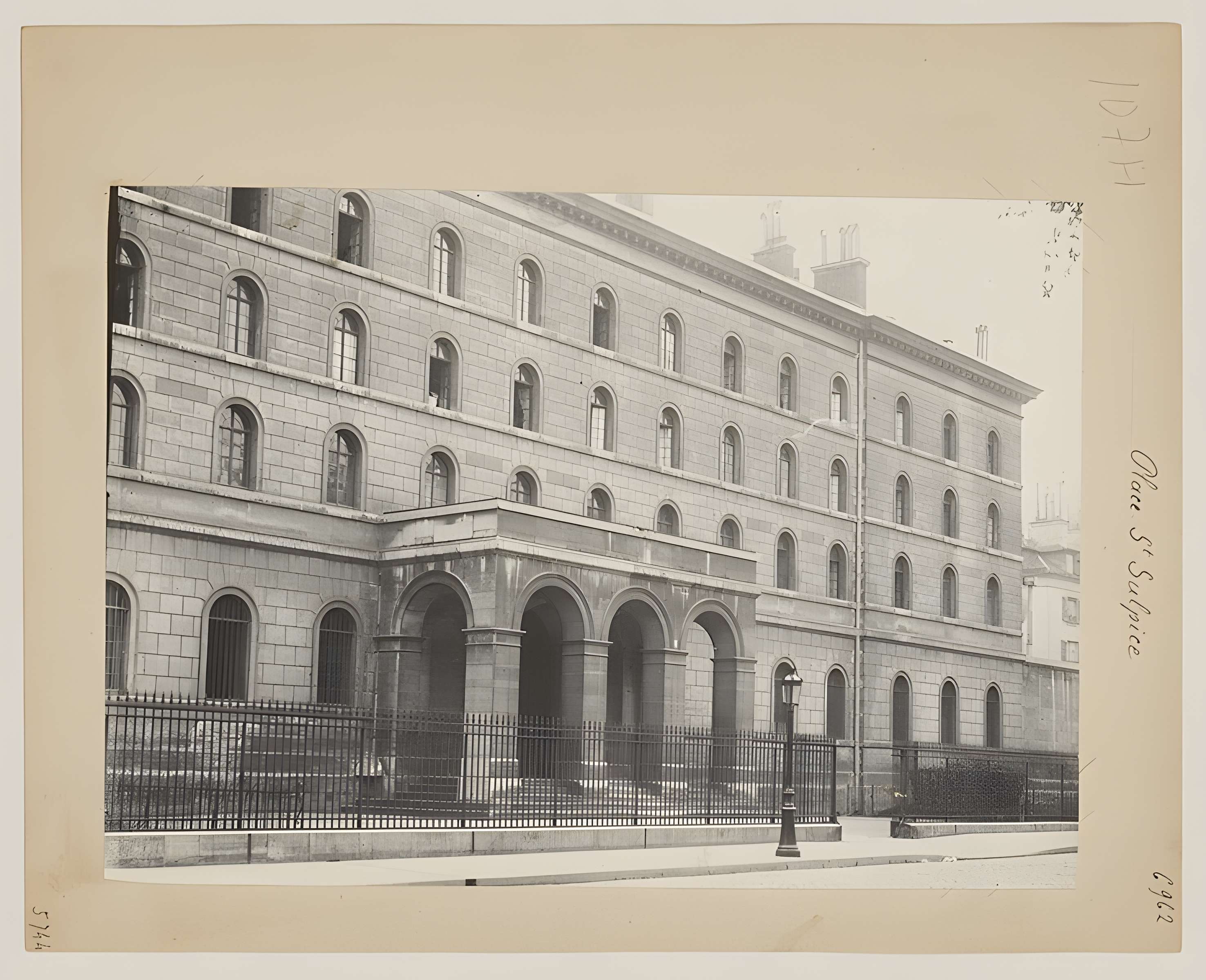 Séminaire  , actuellement annexe du ministère des finances