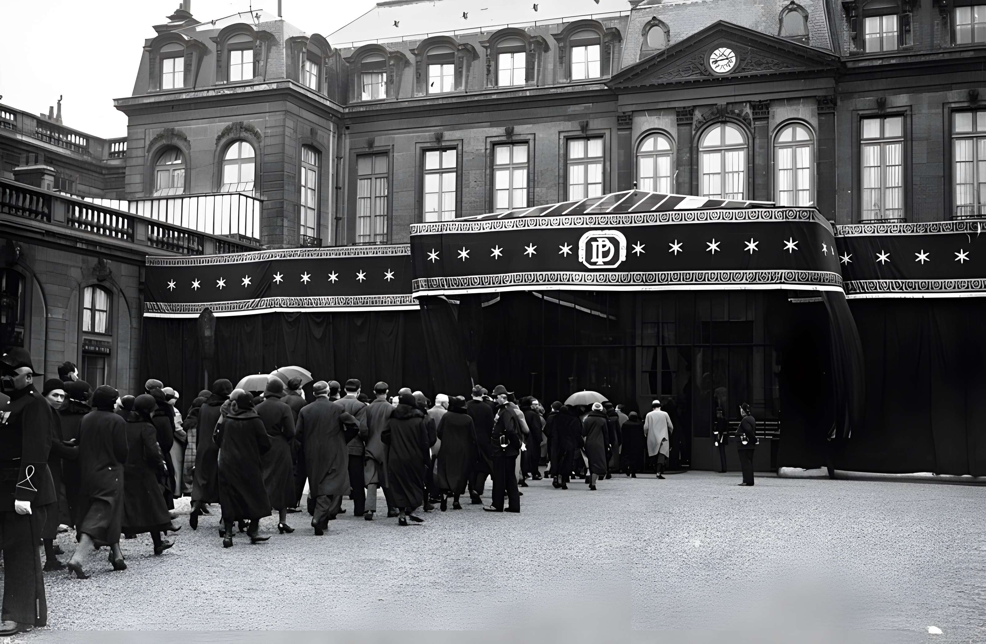 Ancien Garde-Meuble, actuellement ministère de la Marine ou Hôtel de la Marine