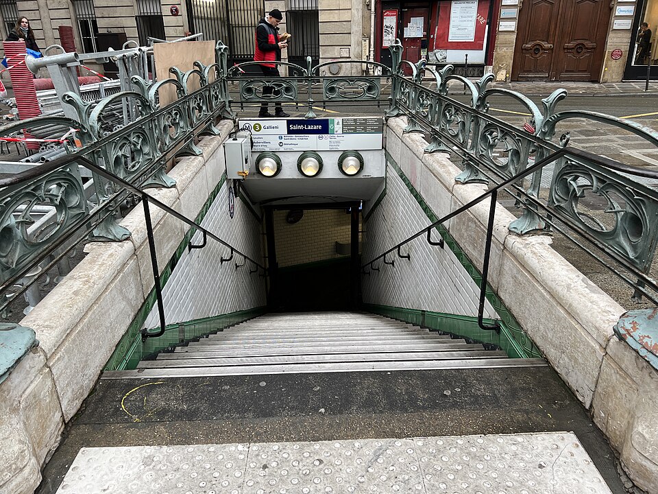 Métropolitain, station Europe