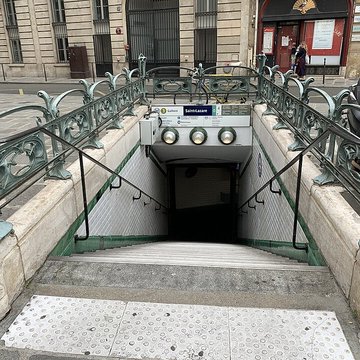 Métropolitain, station Europe