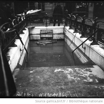 Métropolitain, station Europe