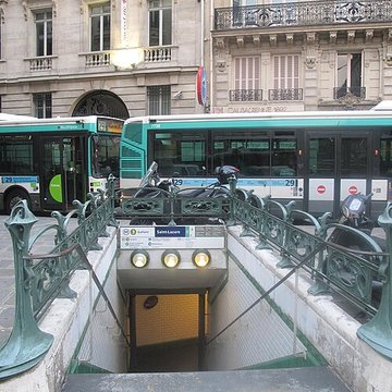 Métropolitain, station Europe