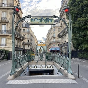 Métropolitain, station Europe