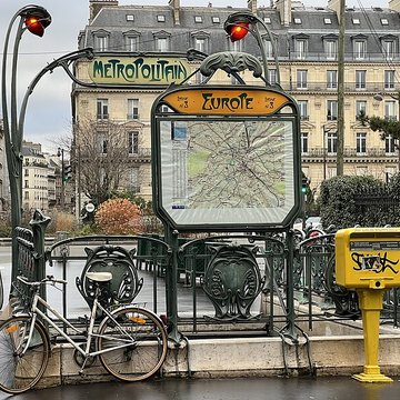 Métropolitain, station Europe