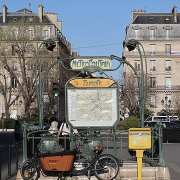 Métropolitain, station Europe
