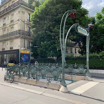 Métropolitain, station Europe