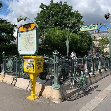 Métropolitain, station Europe
