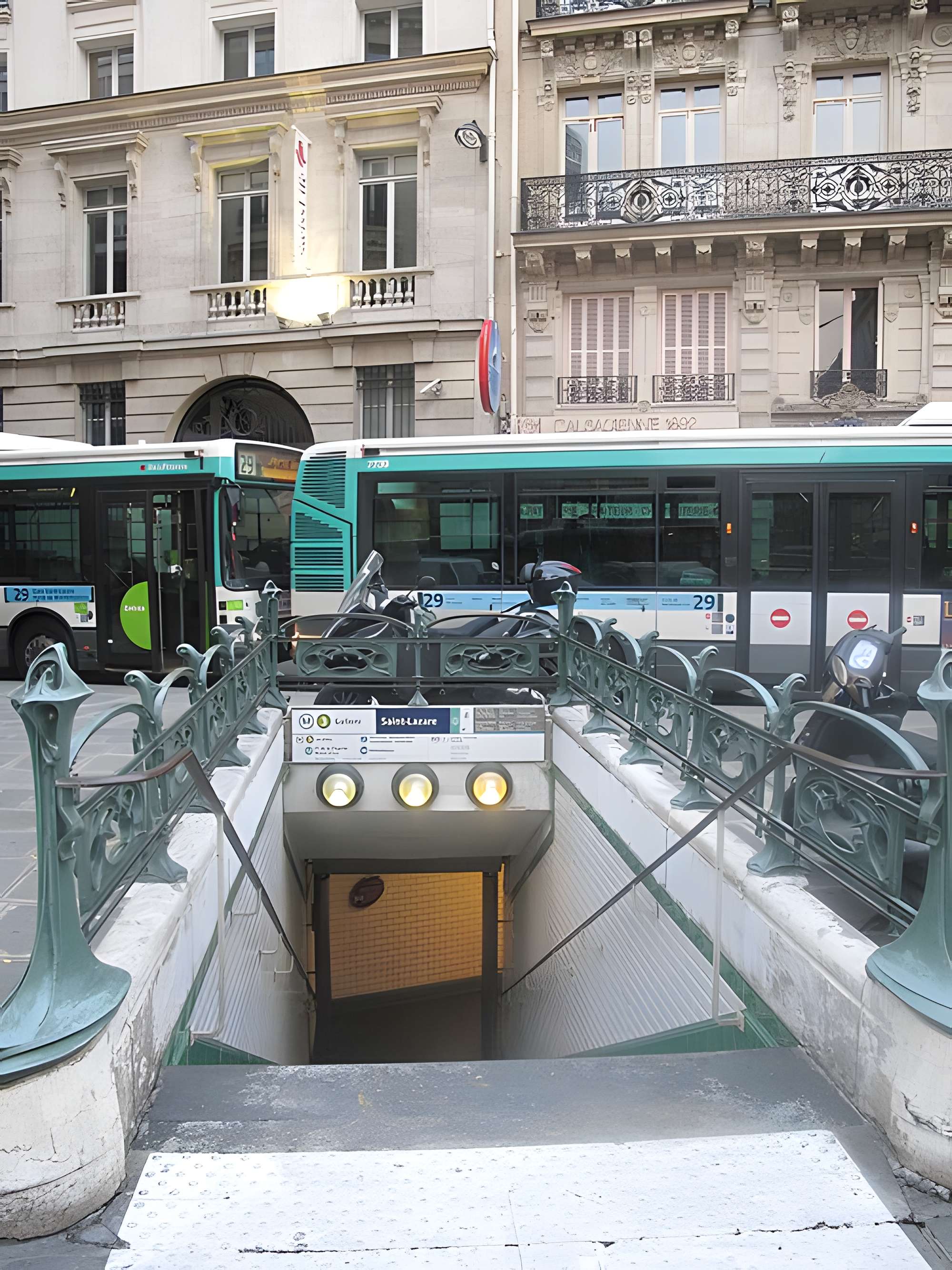 Métropolitain, station Europe