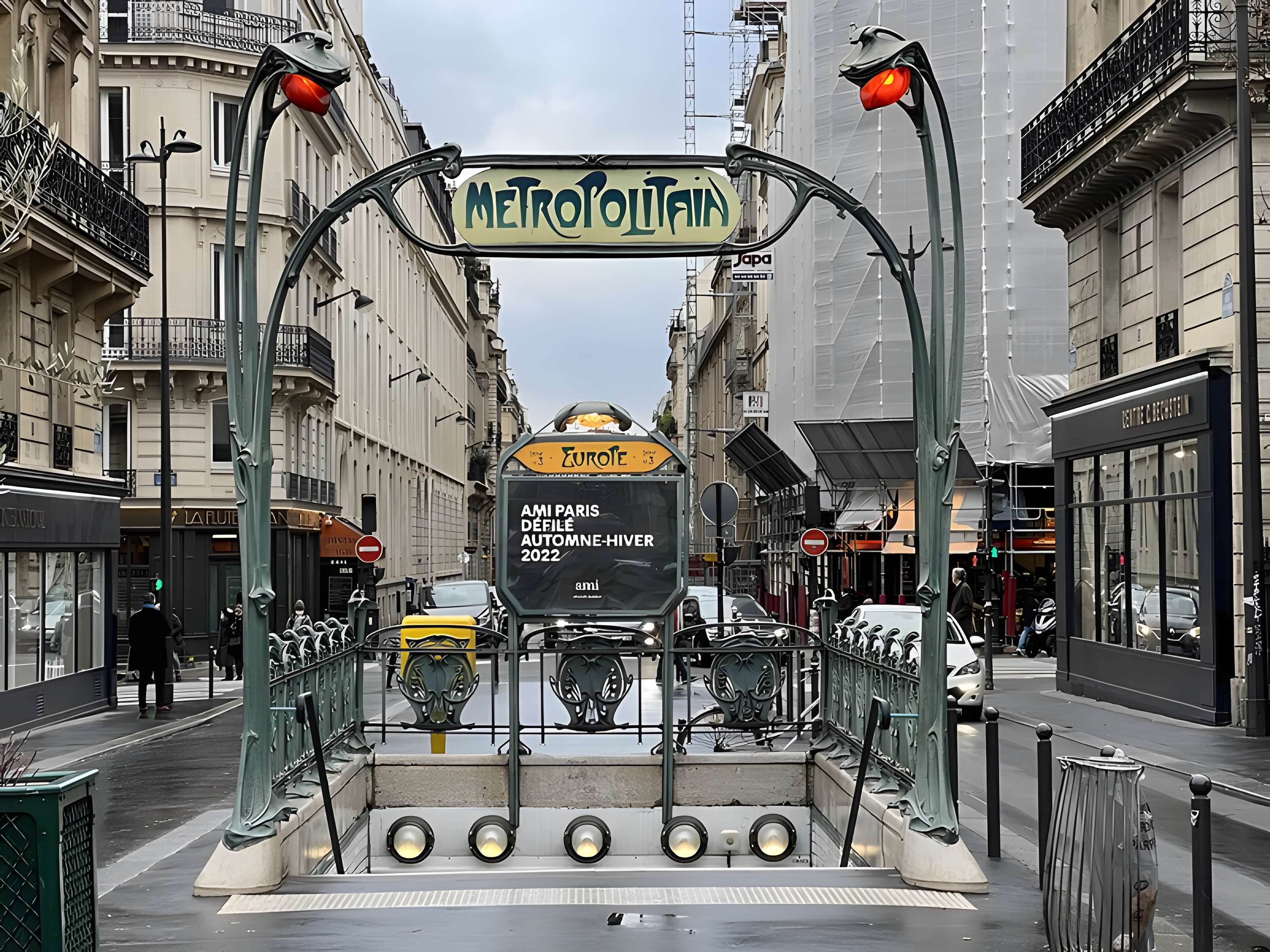 Métropolitain, station Europe