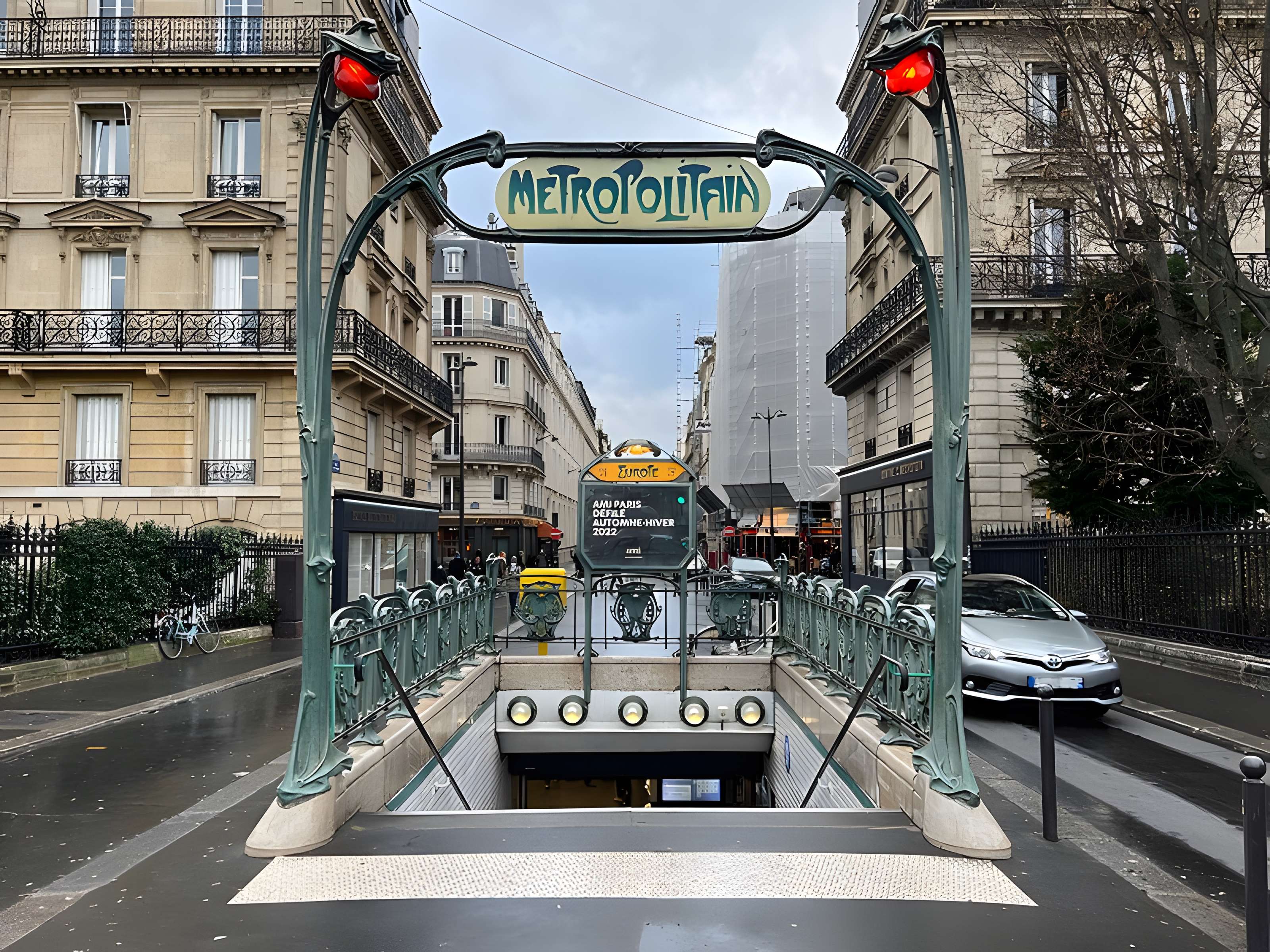 Métropolitain, station Europe
