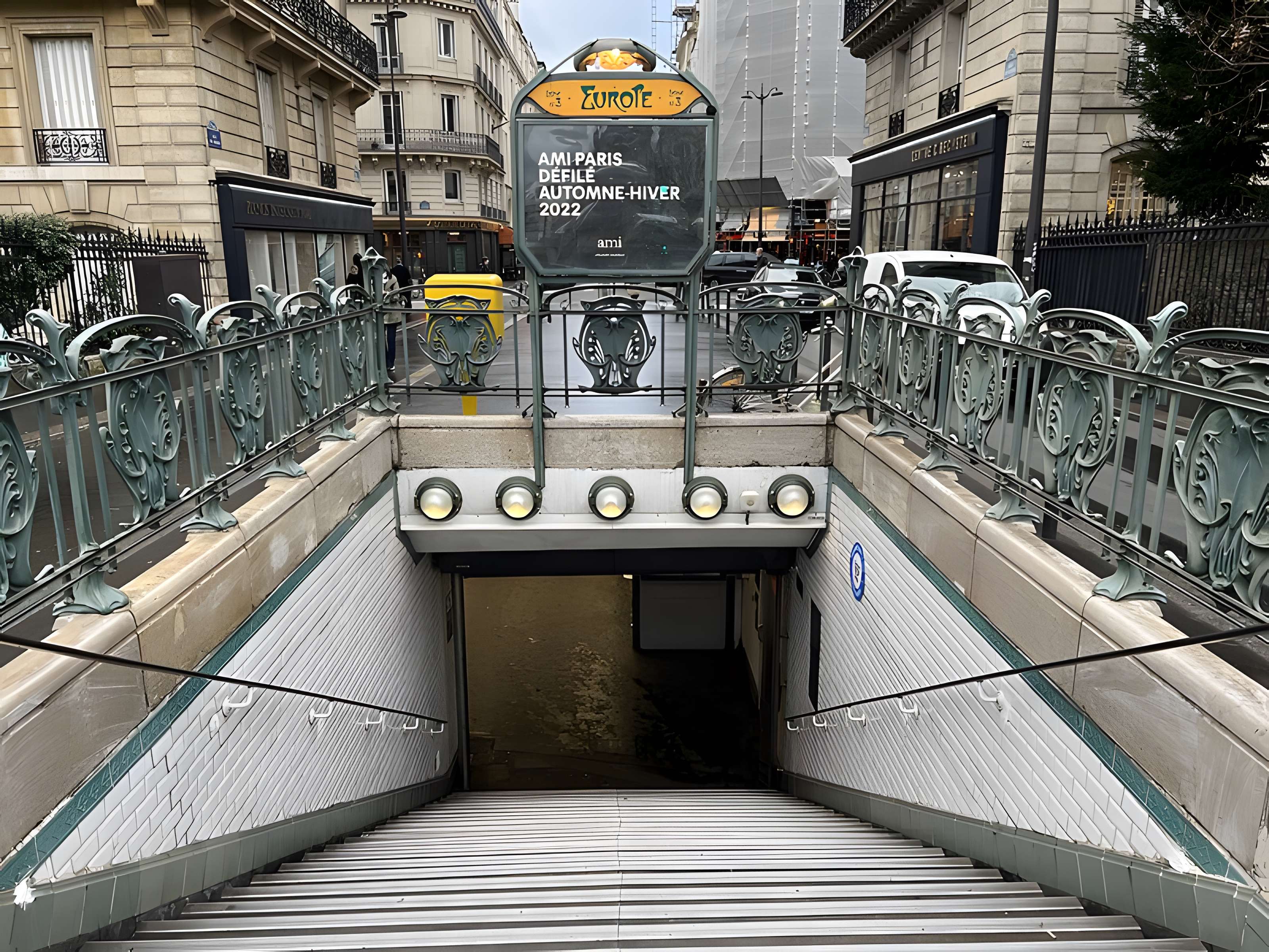 Métropolitain, station Europe