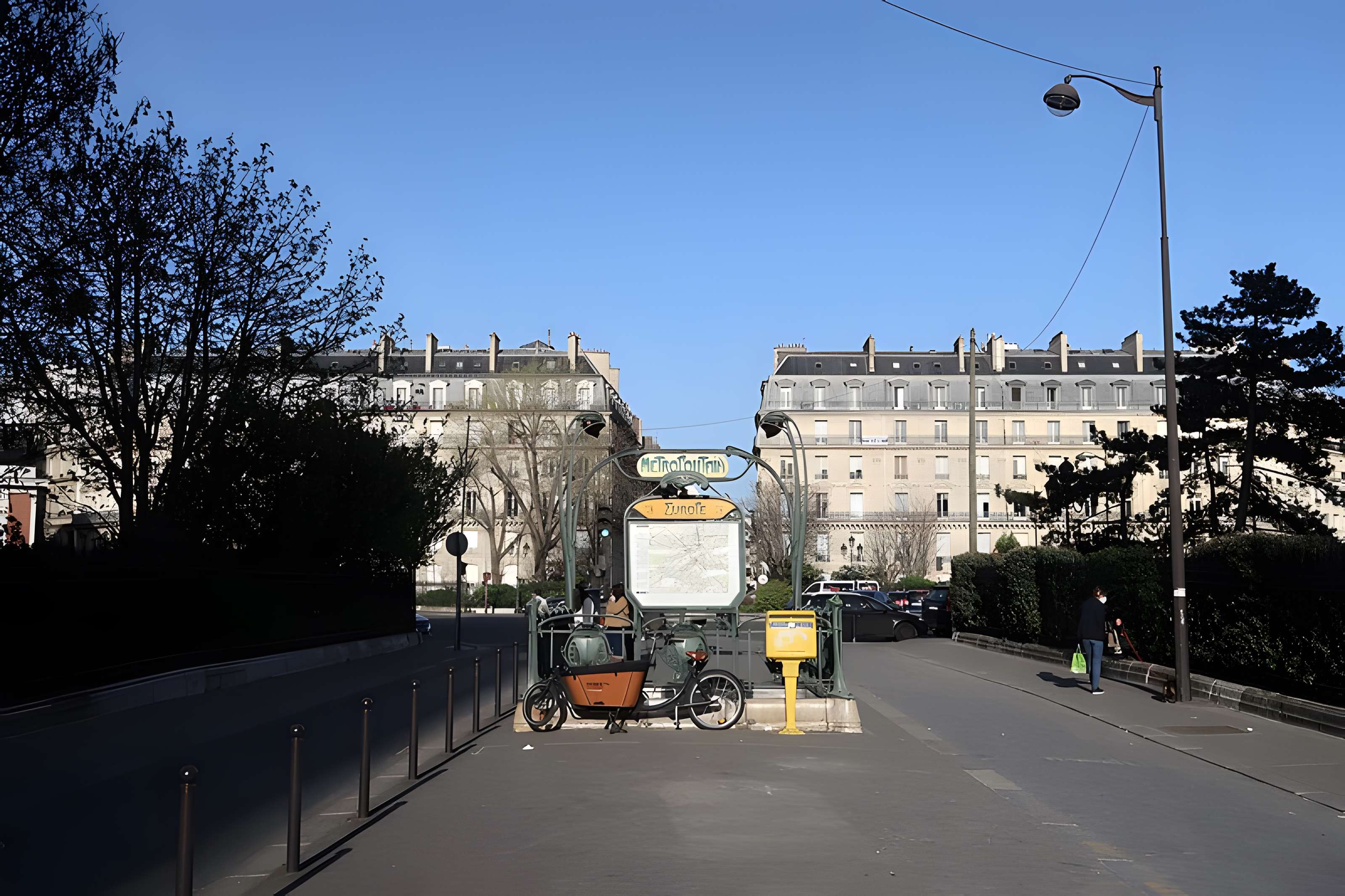 Métropolitain, station Europe