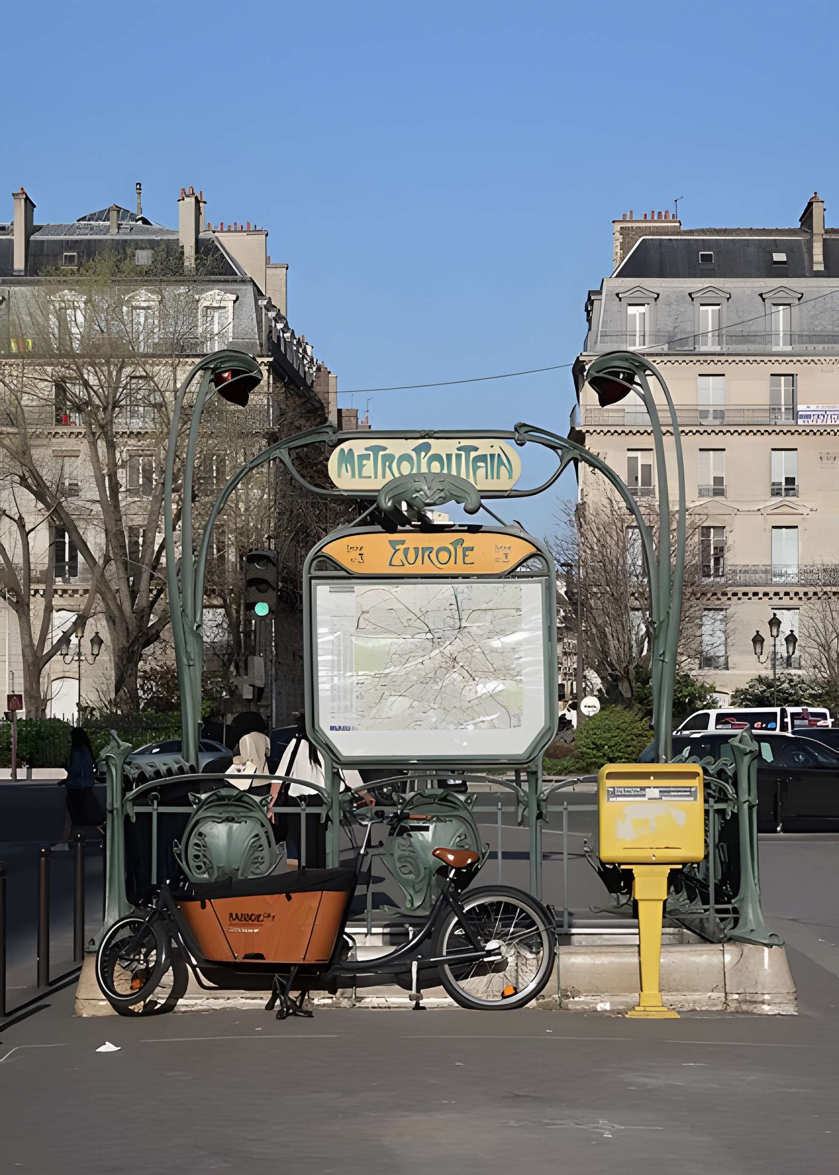 Métropolitain, station Europe