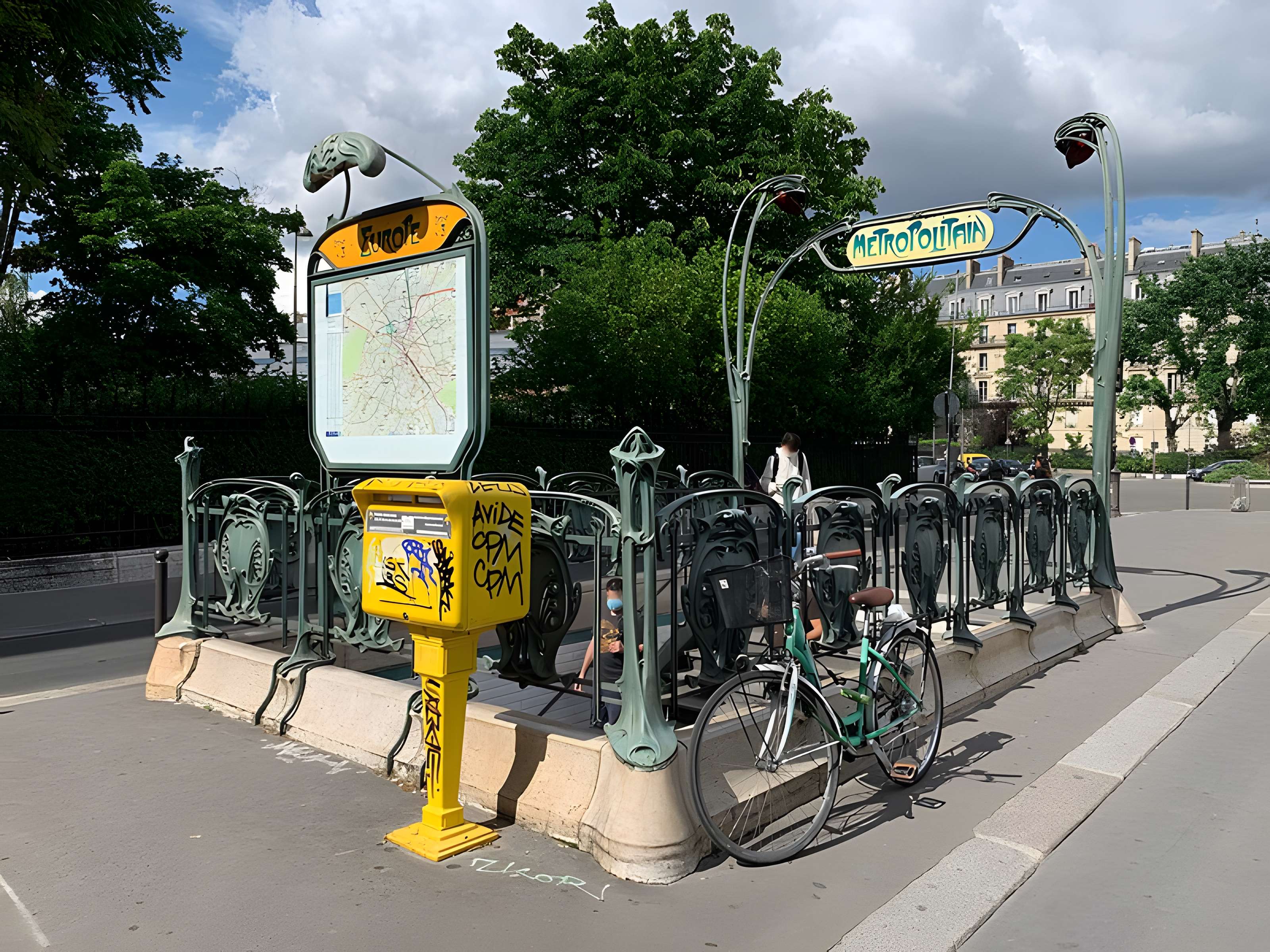 Métropolitain, station Europe