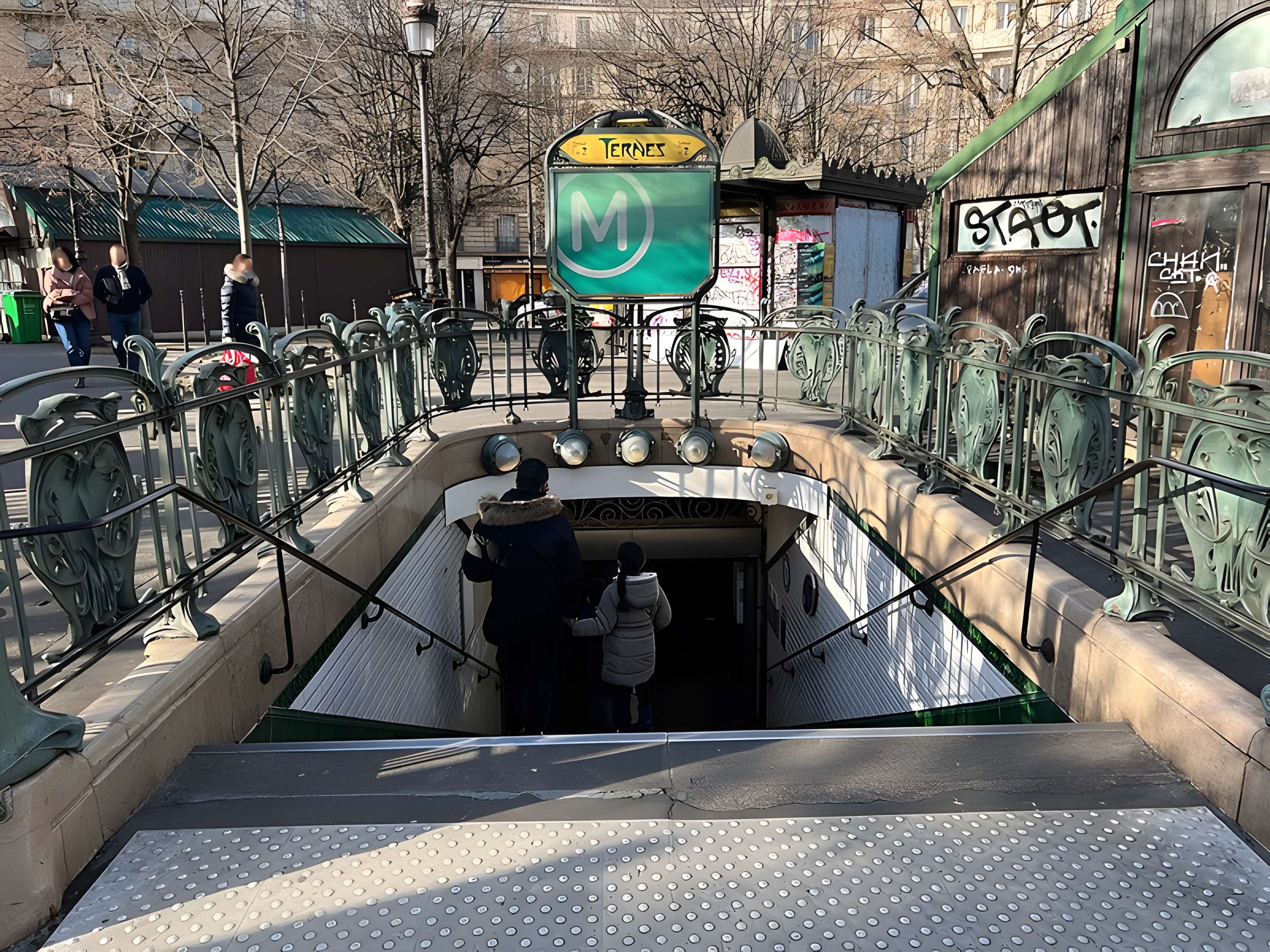 Métropolitain, station Europe