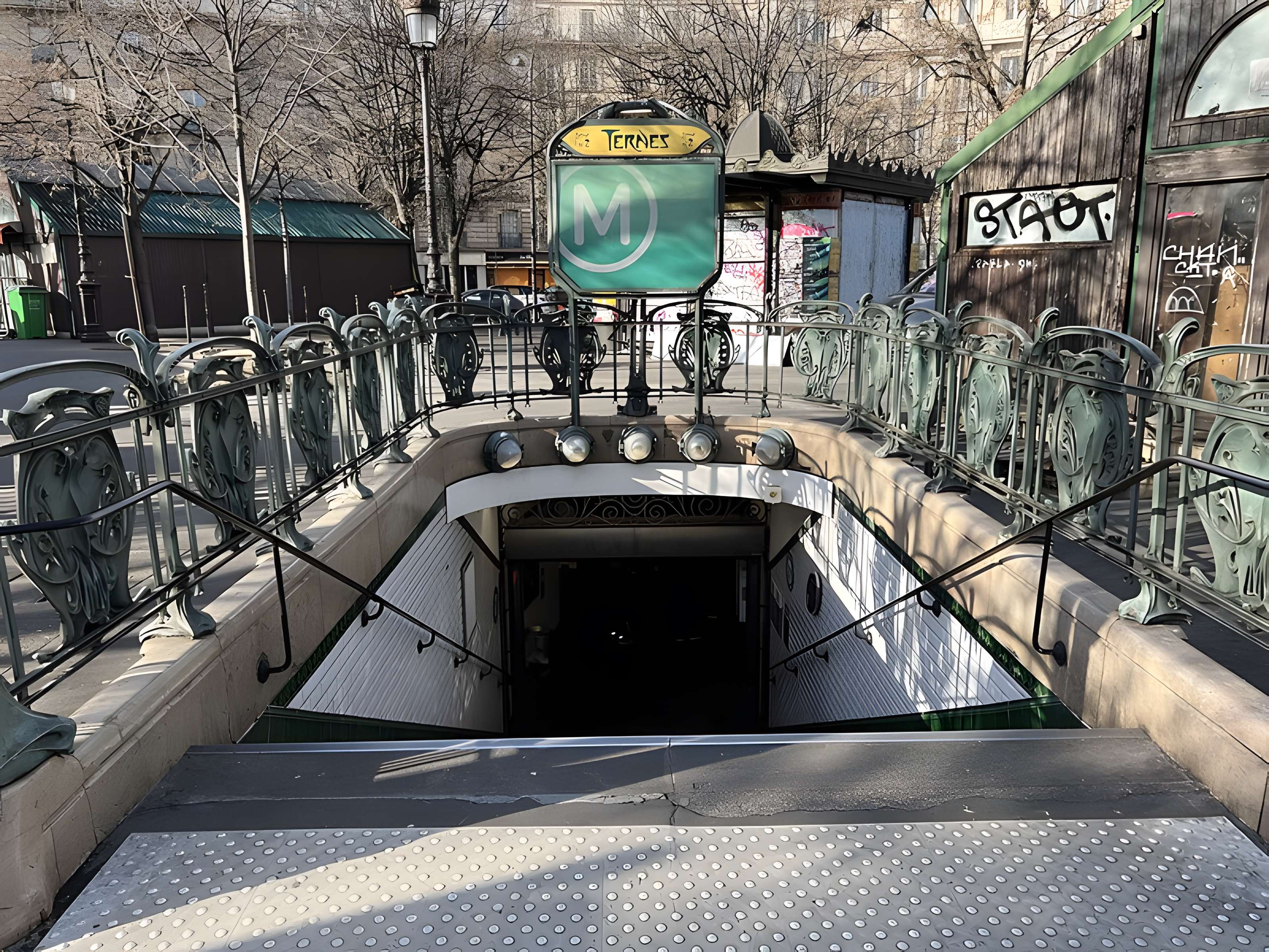 Métropolitain, station Europe