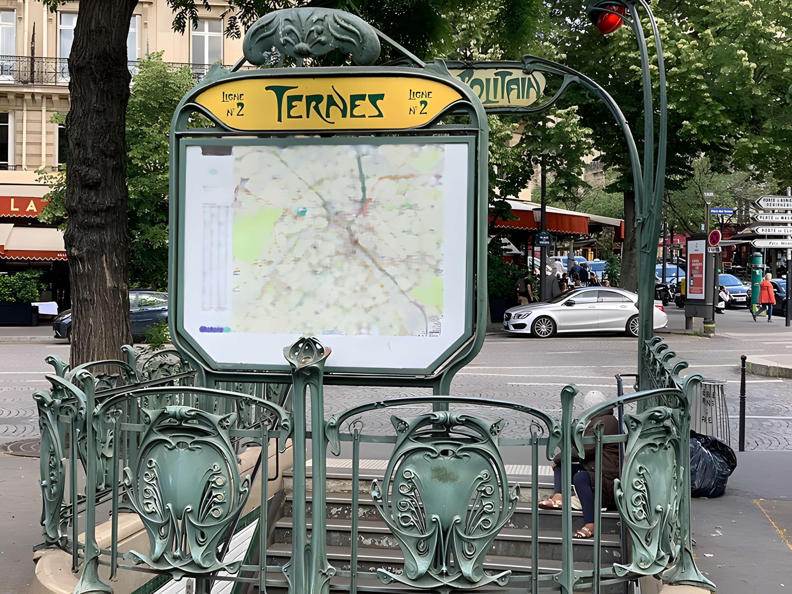 Métropolitain, station Europe