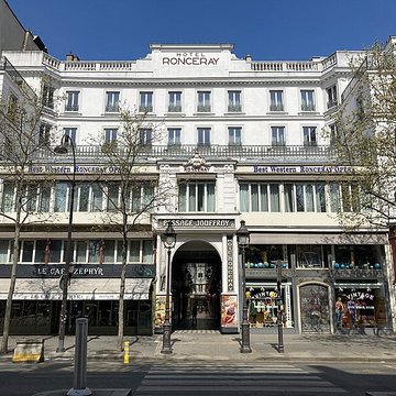 Musée Grévin voir aussi : passage Jouffroy