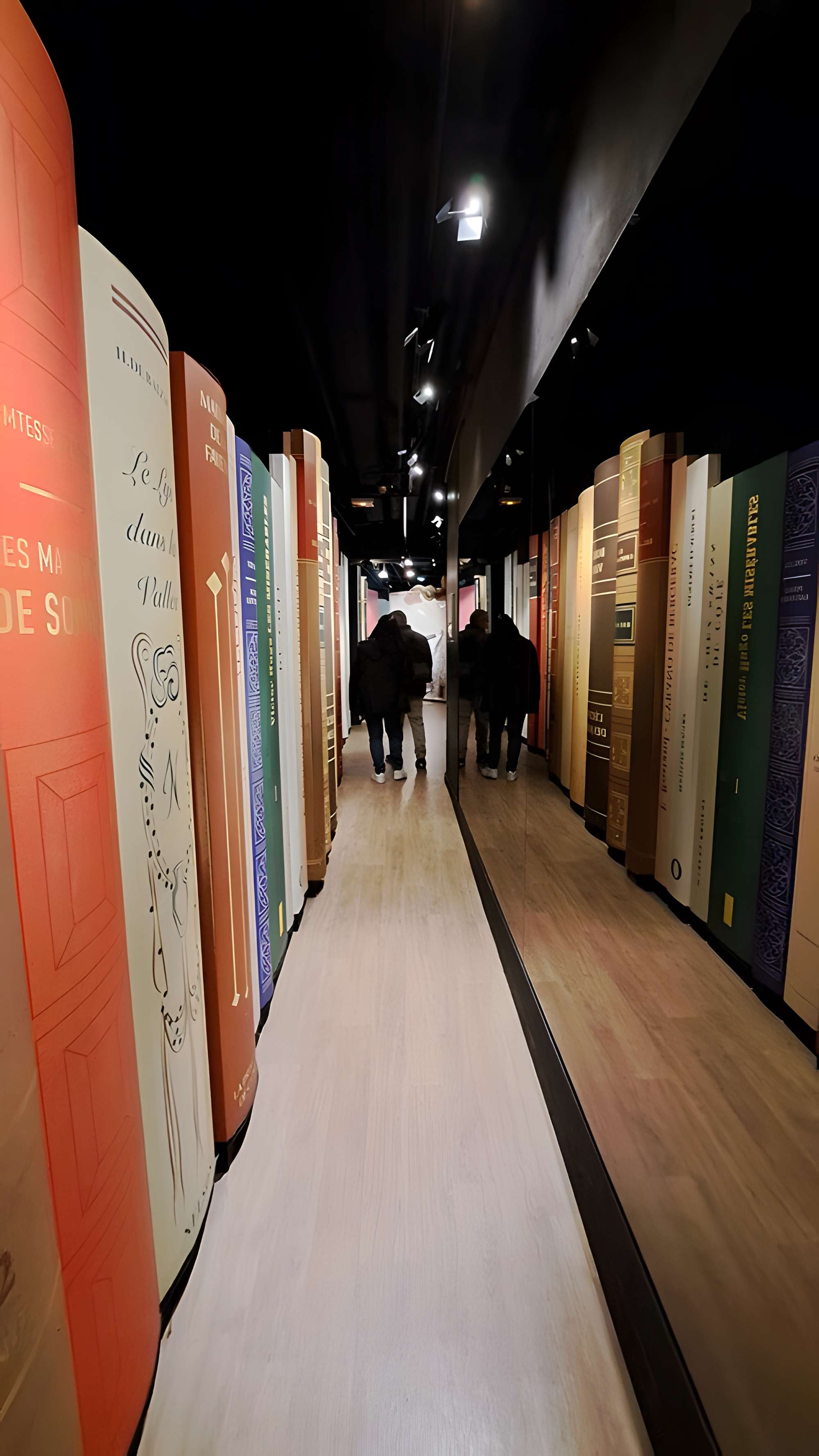 Musée Grévin (voir aussi : passage Jouffroy)