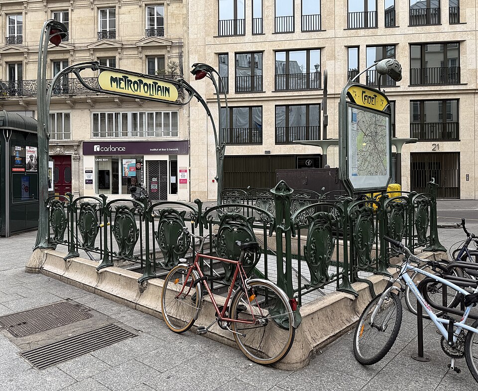 Métropolitain, station Cadet