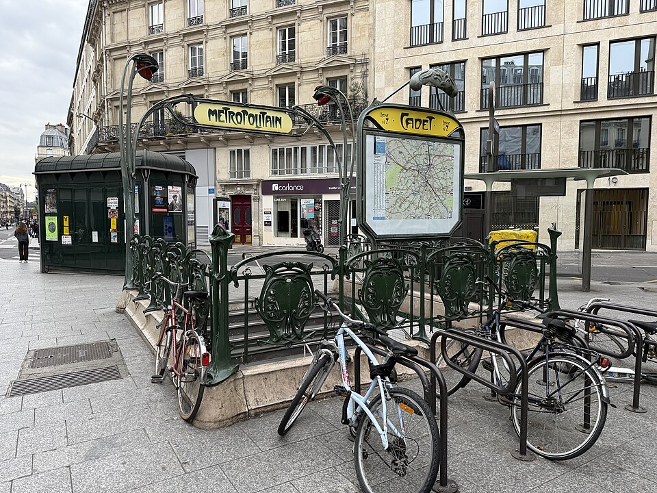 Métropolitain, station Cadet