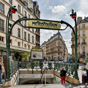 Métropolitain, station Cadet