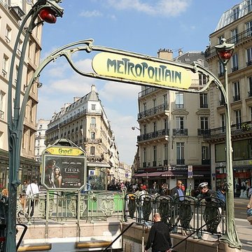 Métropolitain, station Cadet