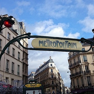 Métropolitain, station Cadet