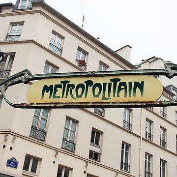 Métropolitain, station Cadet