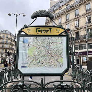 Métropolitain, station Cadet