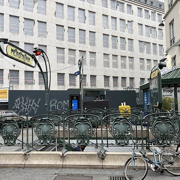 Métropolitain, station Cadet