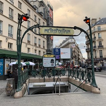 Métropolitain, station Cadet