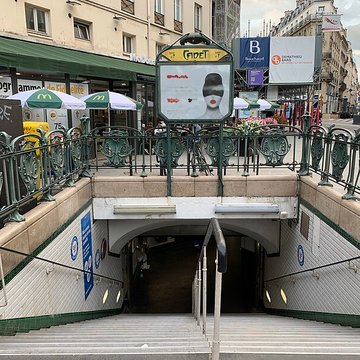 Métropolitain, station Cadet