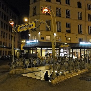 Métropolitain, station Cadet